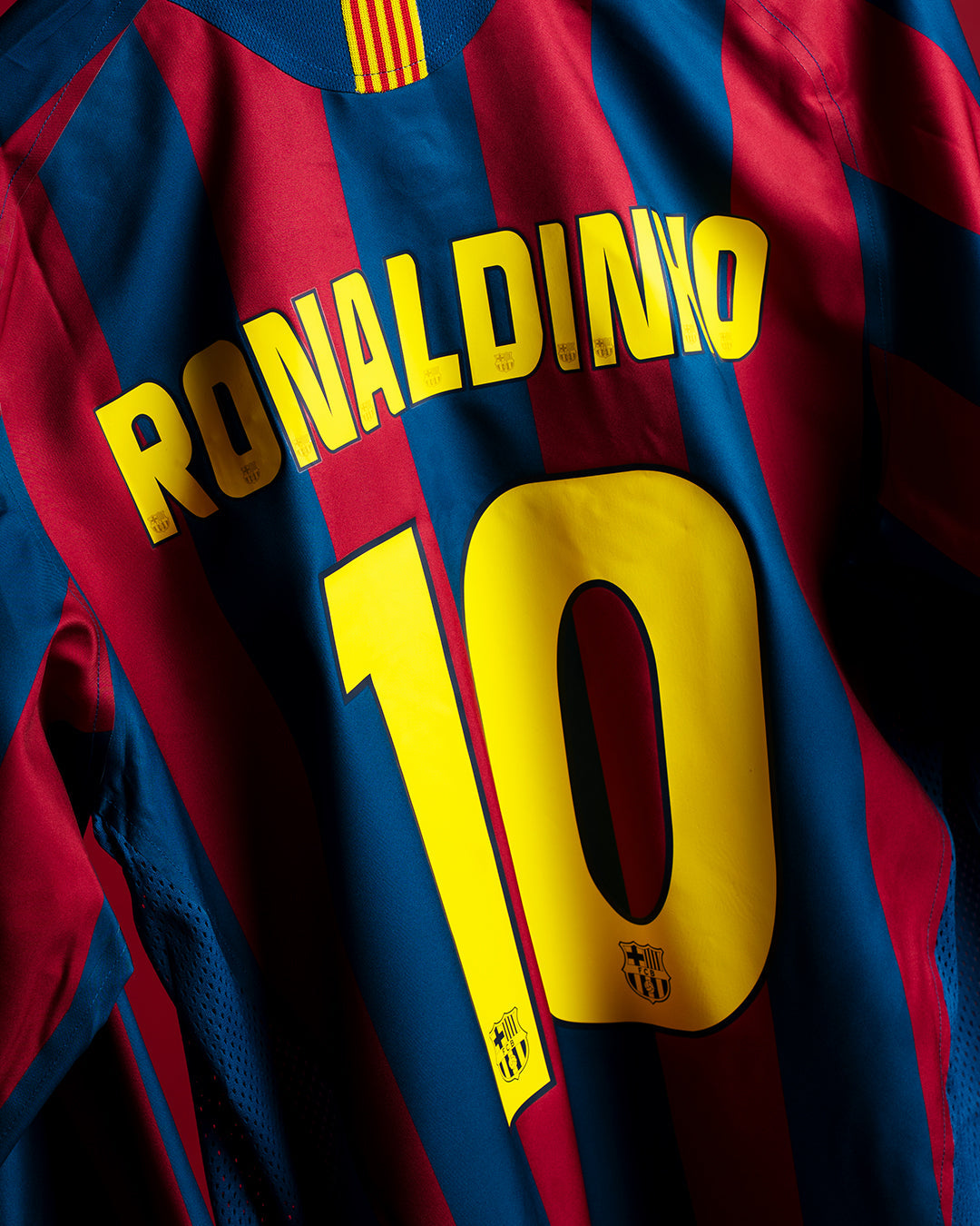 Barcelona 2005/06 Reissue Jersey - Ronaldinho #10